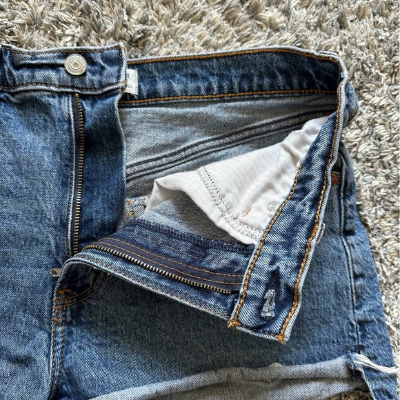 Abercrombie and Fitch high rise mom jean shorts - Picture 4 of 6